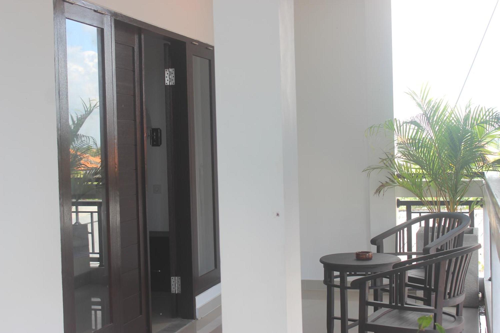 Silvy Guesthouse Canggu  Exterior photo