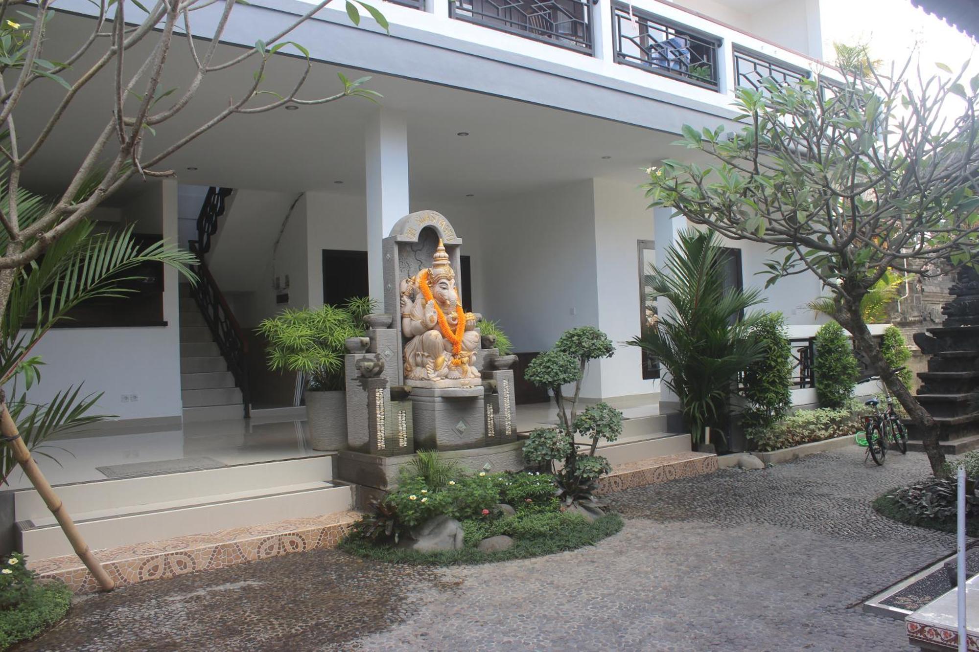 Silvy Guesthouse Canggu  Exterior photo